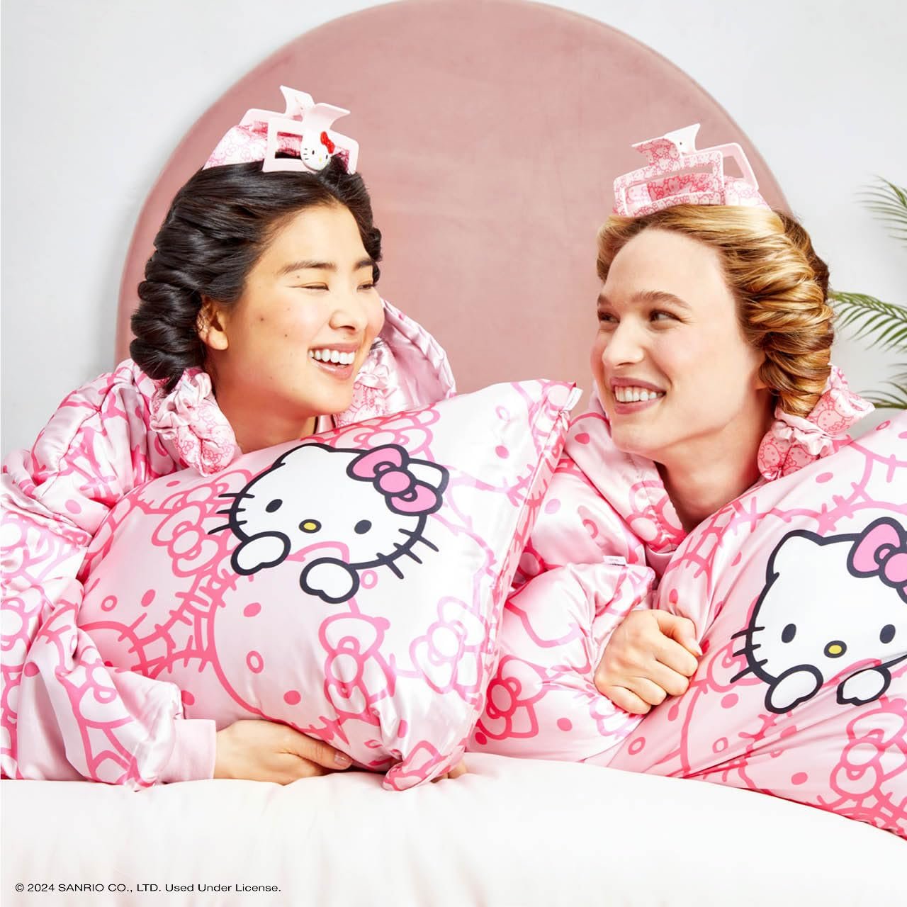 Hello Kitty x Kitsch Satin Heatless Curling Set XL (Pink Kitty Faces) & Mini Face Roller Skin Care Tools Set Bundle - Image 4
