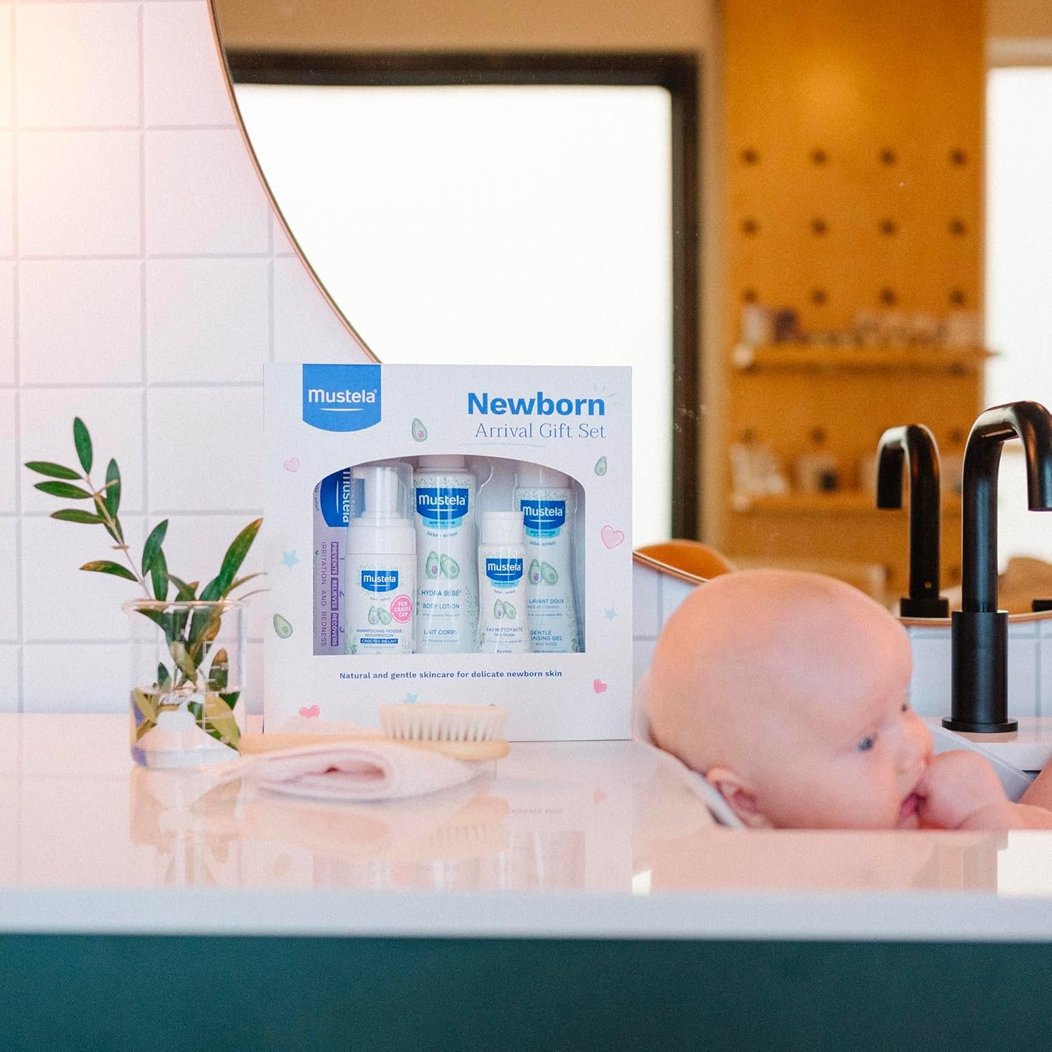 Mustela Newborn Arrival Gift Set - Baby Skincare & Bath Time Essentials - Natural & Plant Based - 5 Items Set - Image 3