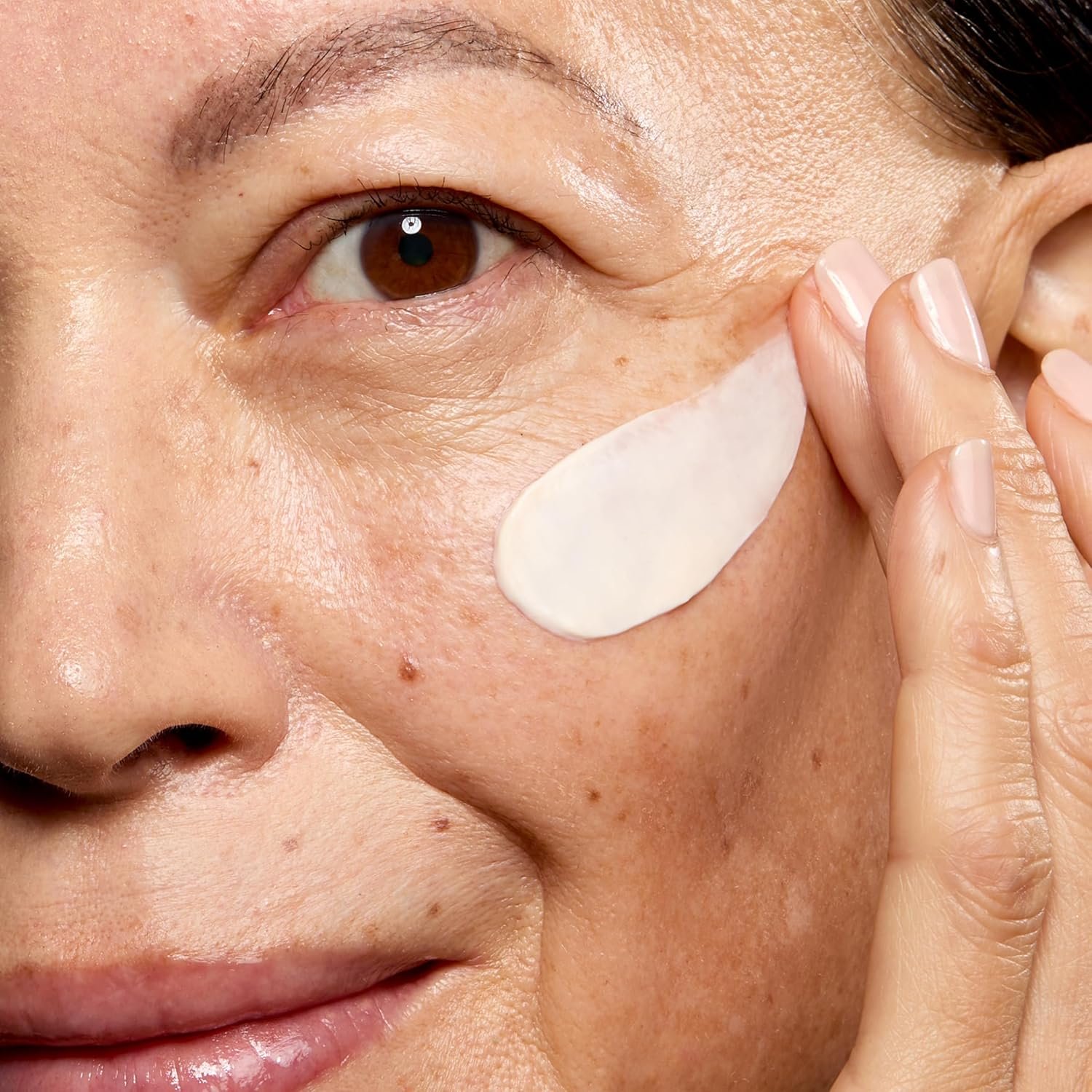 No7 Restore & Renew Multi Action Face & Neck Cream - Anti Aging Face Moisturizer with SPF 30 - Helps to Firm & Hydrate Crepey Skin - Formulated with Hyaluronic Acid, Peptides & Ceramides (1.69 Oz) - Image 5